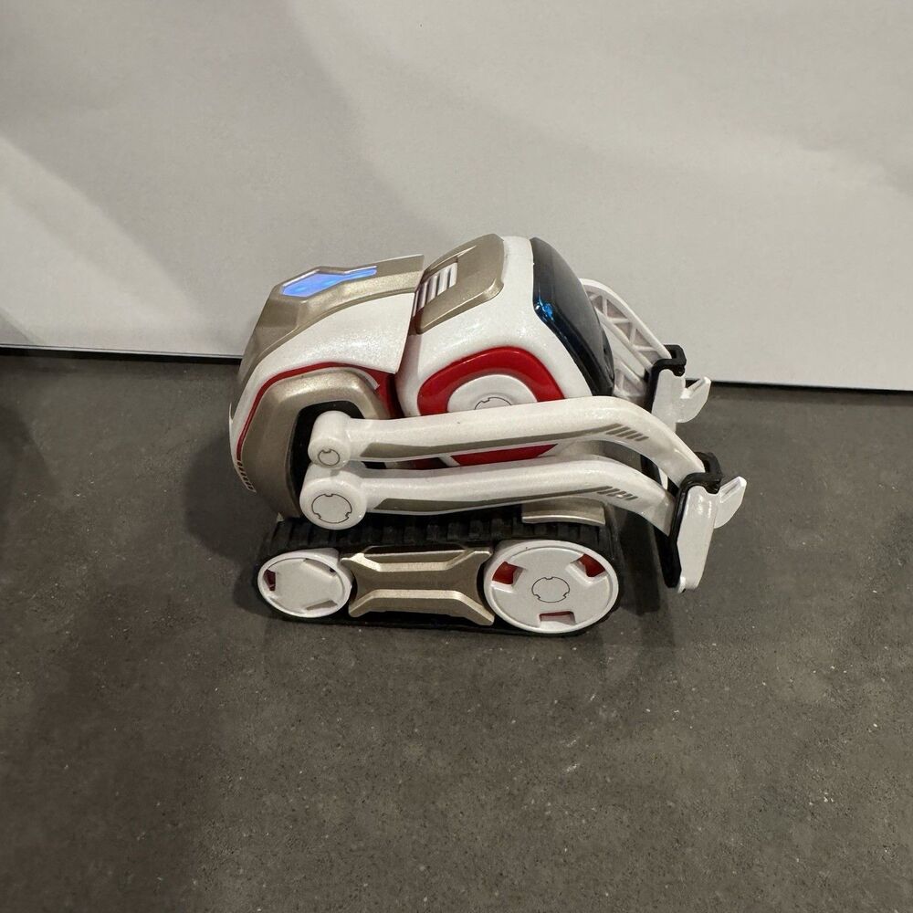 Anki Cozmo Robot Toy With 3 Cubes And Charging Station 300-00046 - Picture 6 of 12